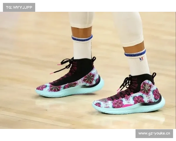 NBA球员上脚:CJ复出穿第一代签名鞋,场边球迷三双狠货 NBA球员上脚:CJ复出穿第一代签名鞋,场边球迷三双狠货